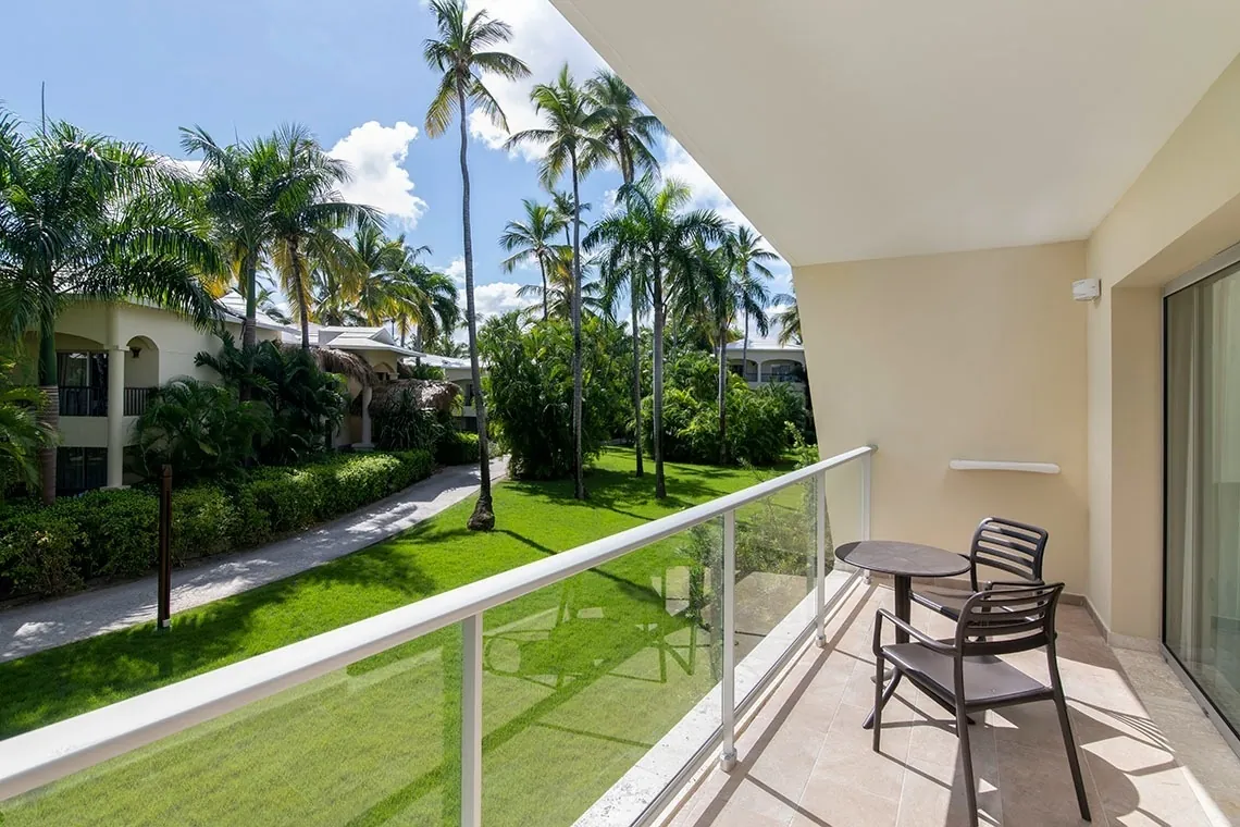 Varanda com vista para a piscina